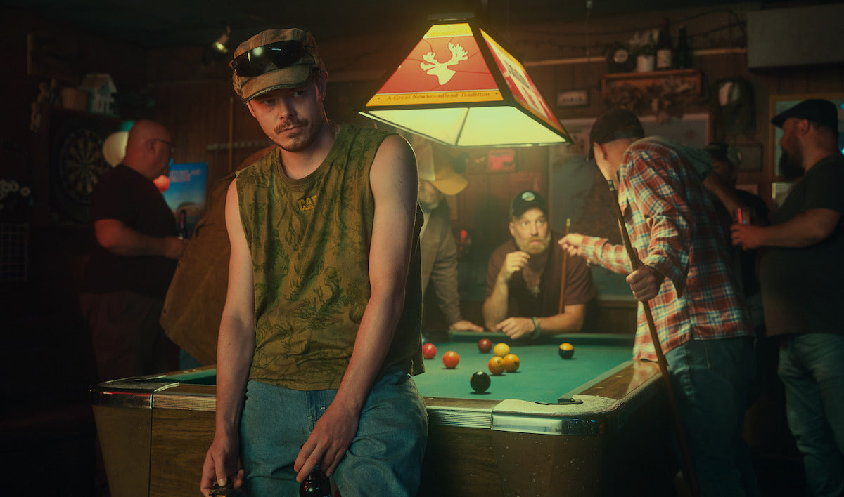 Charlie Heaton as Wade Penney in a Newfoundland bar in Netflix's Below
