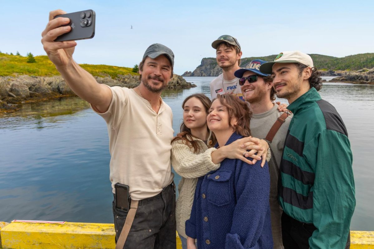 Josh Hartnett and Below co-stars take a selfie on the Newfoundland waterfront during production