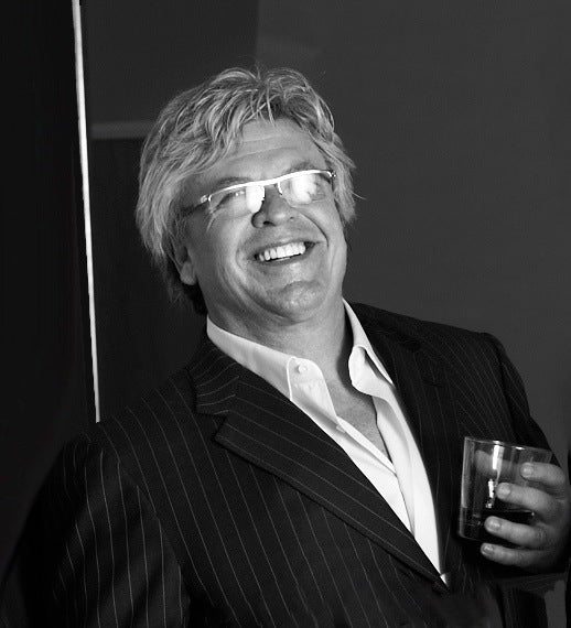 Ron White — real photograph (Wikimedia Commons, CC BY-SA 3.0).