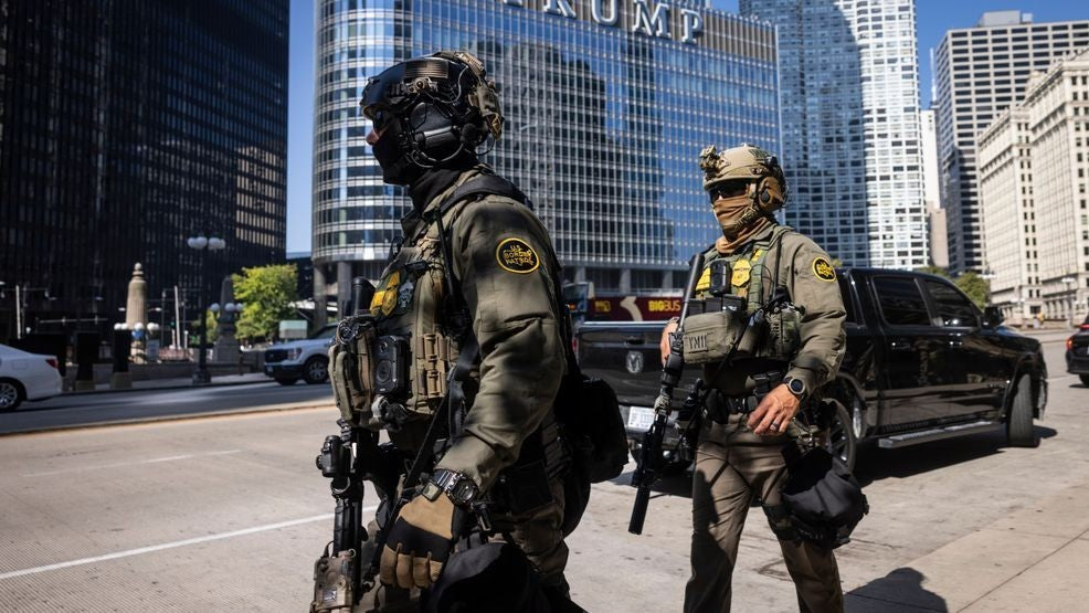 Federal agents patrol Chicago — contextual photo