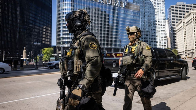 Federal agents patrol Chicago — contextual photo