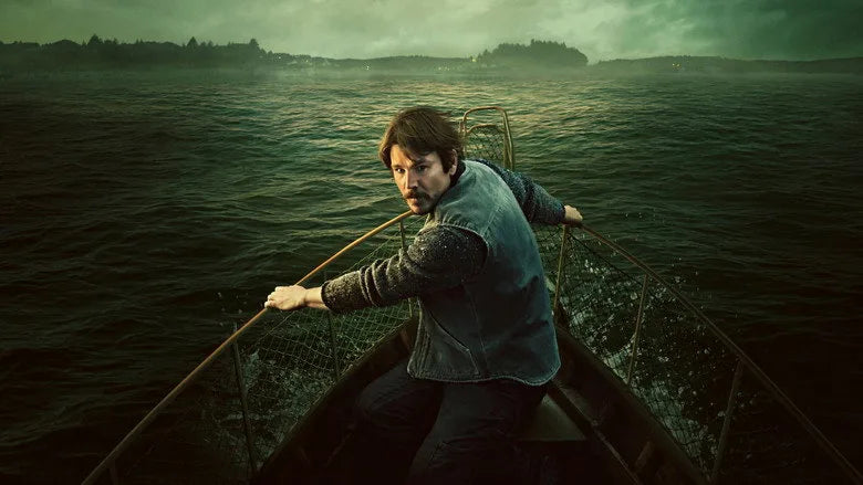 Josh Hartnett as Calvin Penney rowing through dark coastal water in Netflix's Below