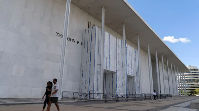 Kennedy Center board votes to close performing arts venue after court blocks Trump name 2026