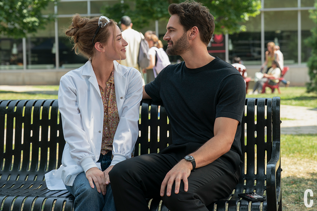 Lili Reinhart and Tom Bateman in The Love Hypothesis